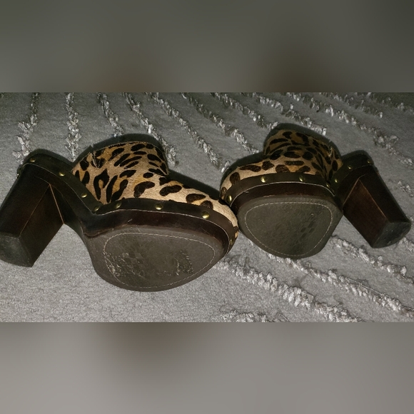 Vince Camuto Leopard Print Clog - Picture 4 of 6